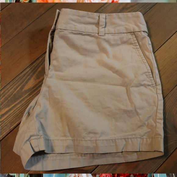 LOFT Tan Shorts – Size 6 - Picture 2 of 3